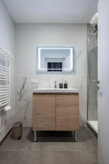 L'Opera, T2 Coeur Ville Anse Apartment